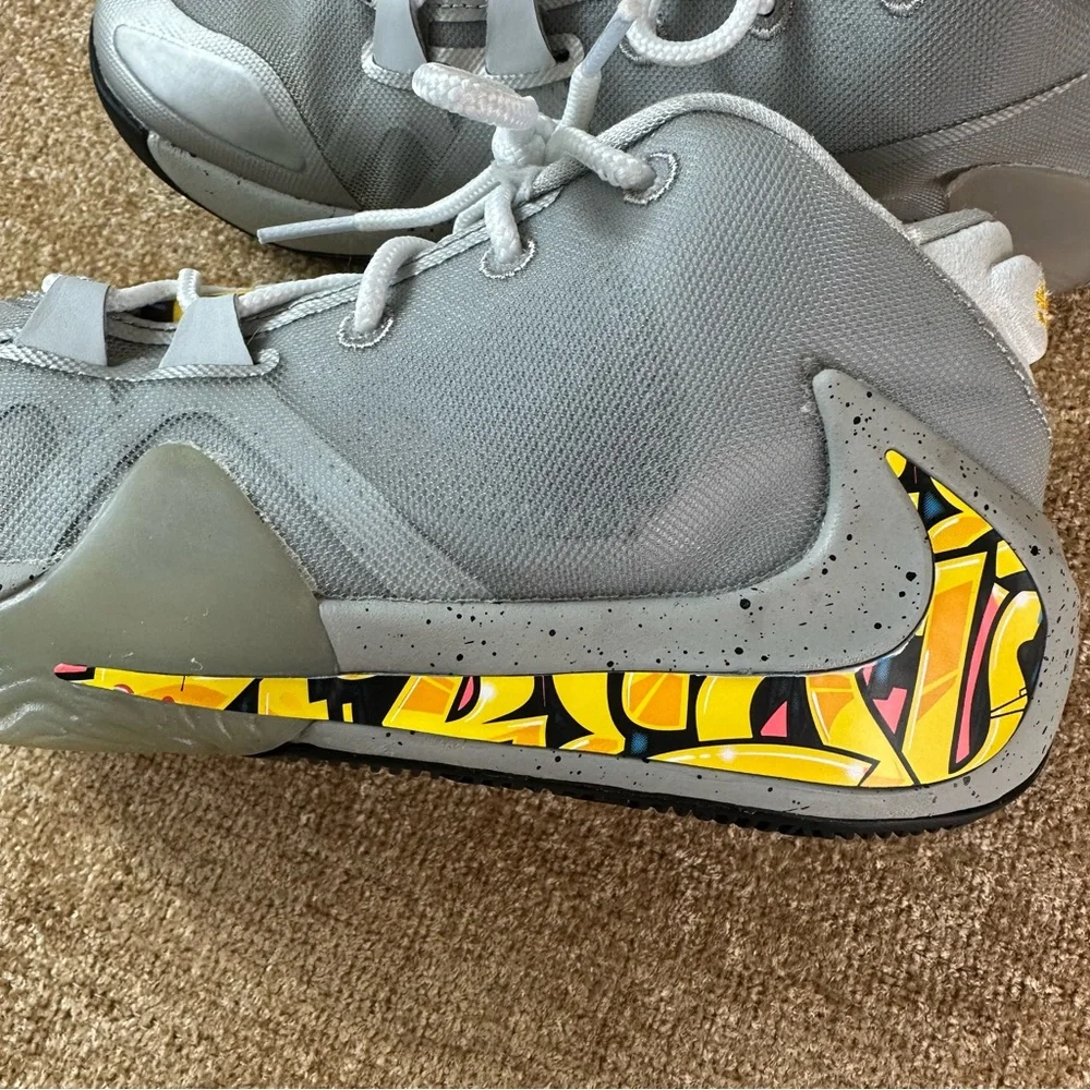 Nike Zoom Freak 1 GS Graffiti Giannis Mid-Top Sneakers Size 5Y